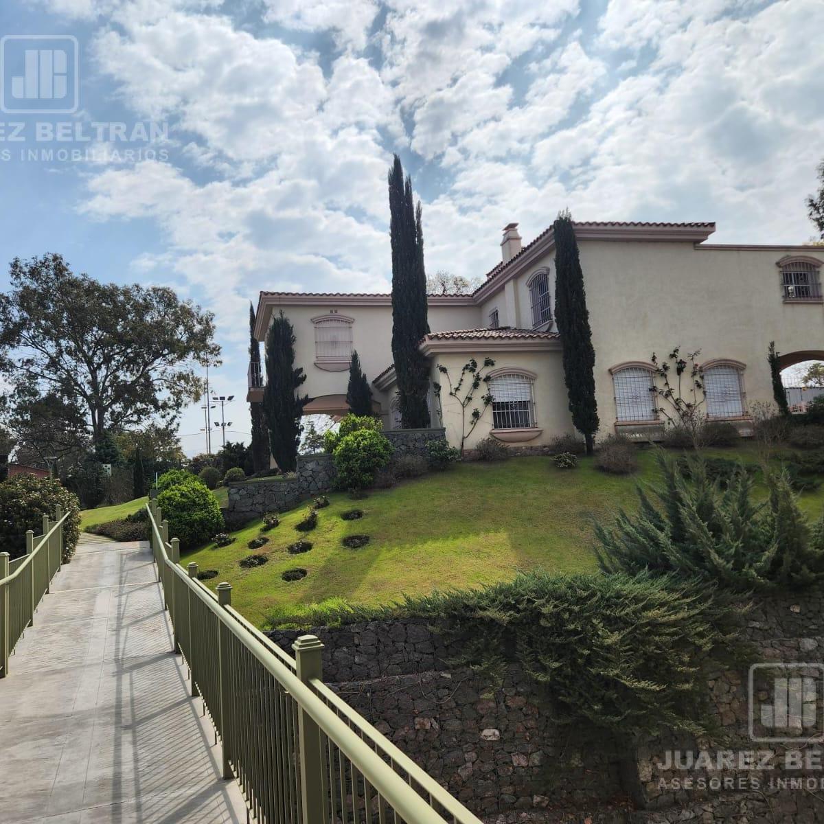 Venta - Departamento de Categoria de 3 Dorm., 2 Cocheras - Condominio Chateau Village 5