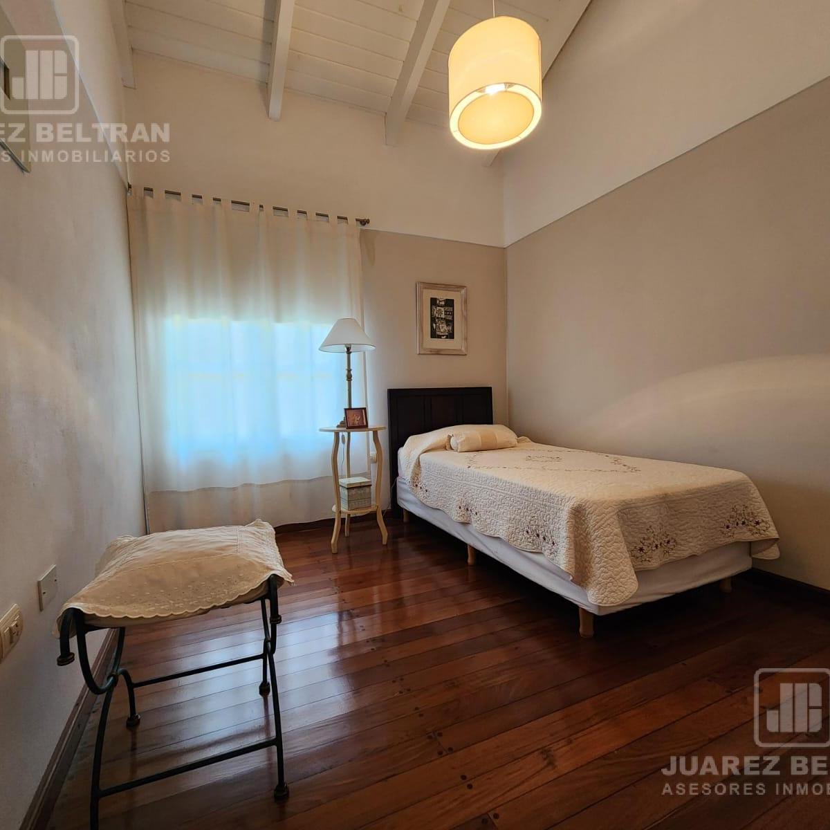 Venta - Casa de Cuatro Dorm. con Cochera y Pileta - Country La Paloma - Villa Allende 3