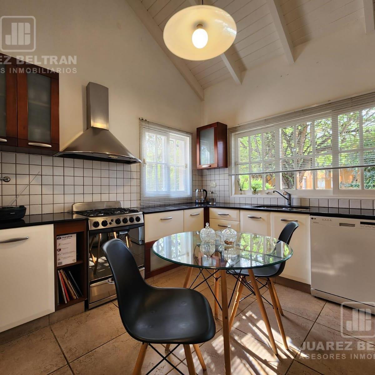Venta - Casa de Cuatro Dorm. con Cochera y Pileta - Country La Paloma - Villa Allende 4