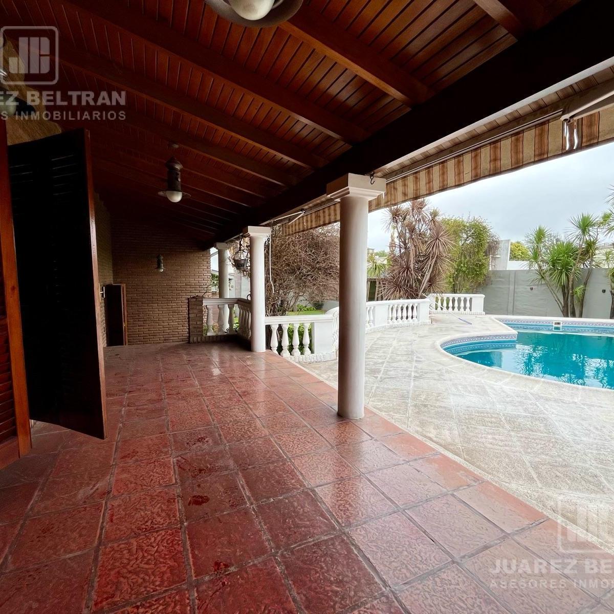 Increíble Casa en Venta en Barrio Parque Capital, 4 Dorm., Cochera, Galeria con Pileta 3