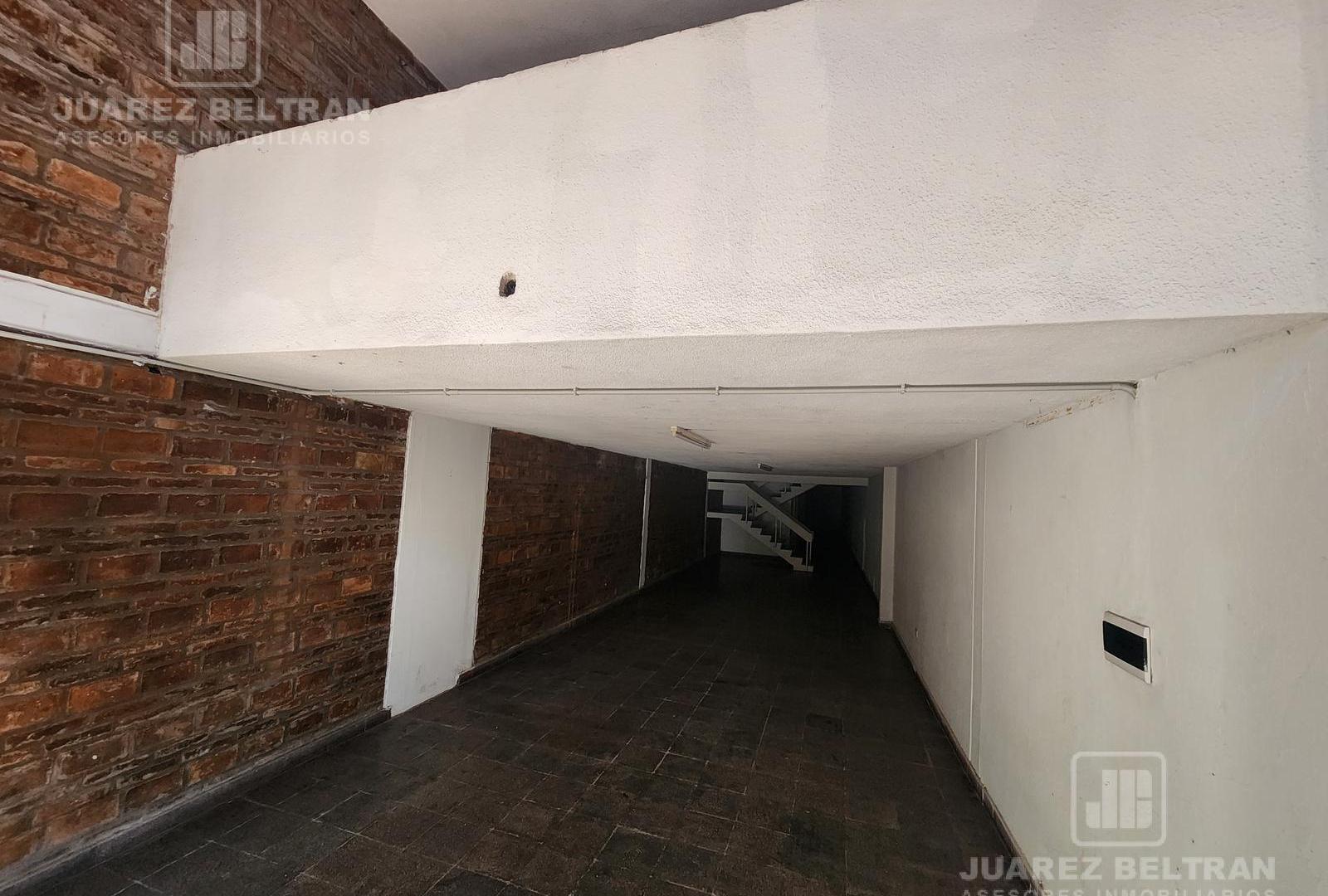 Foto de Alquiler - Local comercial con entrepiso - Humberto Primo 823 a metros, imagen 4