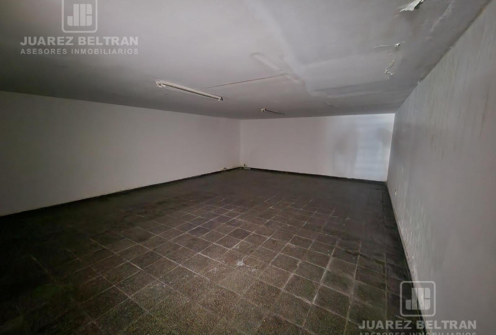 Foto de Alquiler - Local comercial con entrepiso - Humberto Primo 823 a metros, imagen 3