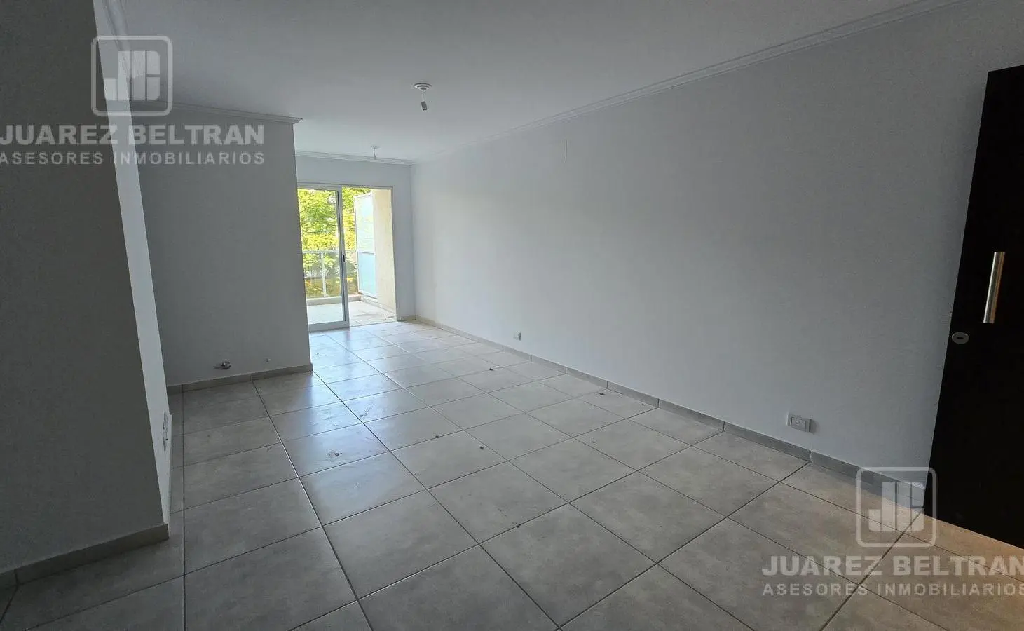 Depto en VENTA - Amplio Balcon al Frente - 1 Dormitorio 2