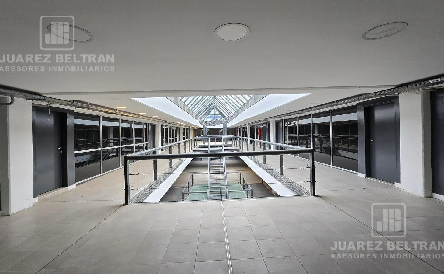 Oficinas en alquiler sobre Avenida Colón al 4000