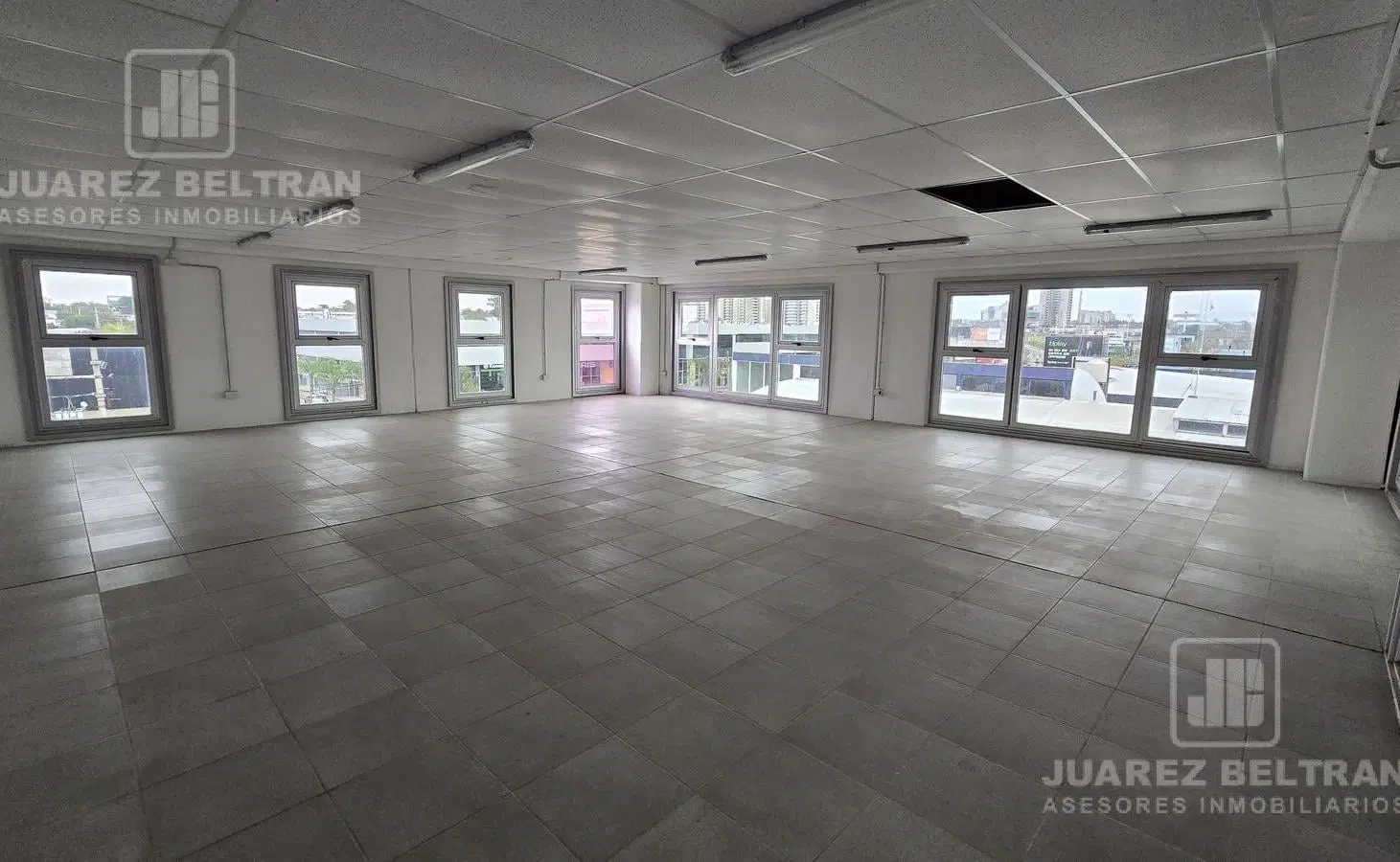 Oficinas en alquiler sobre Avenida Colón al 4000 4