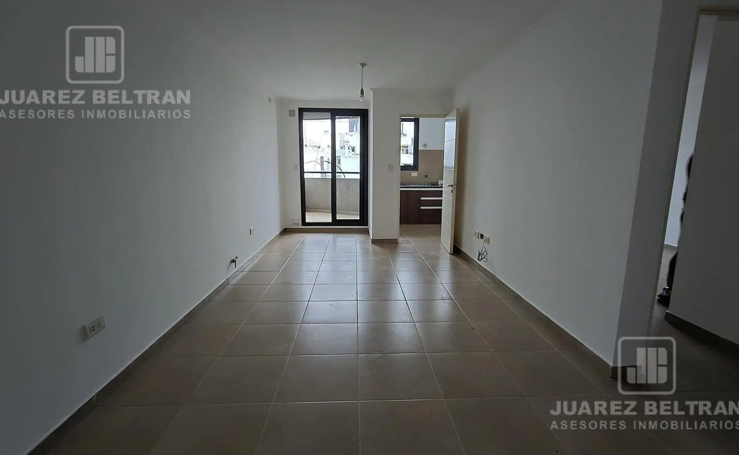 Depto en ALQUILER - 1 dormitorio y 2 balcones al frente 3