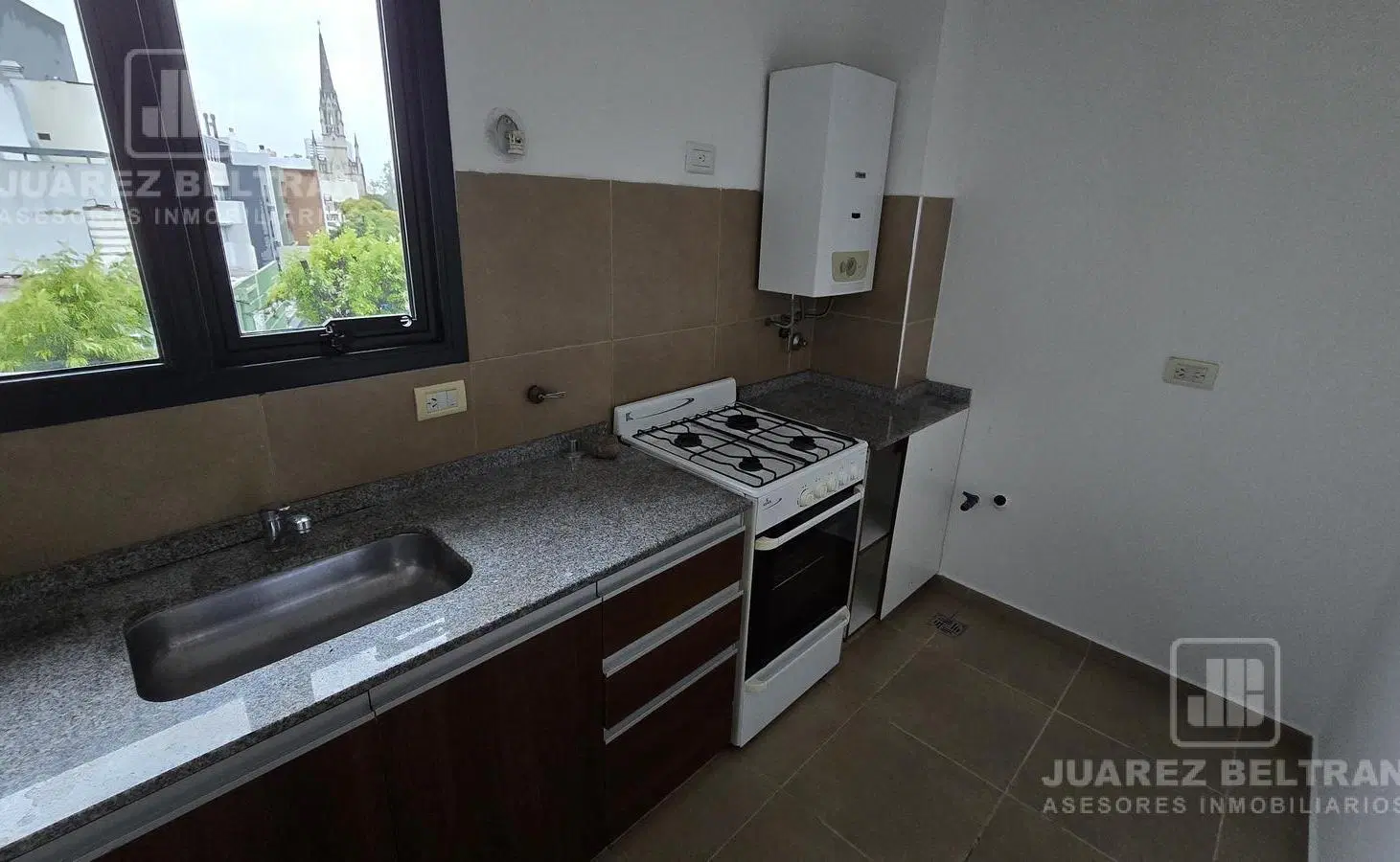 Depto en ALQUILER - 1 dormitorio y 2 balcones al frente 5