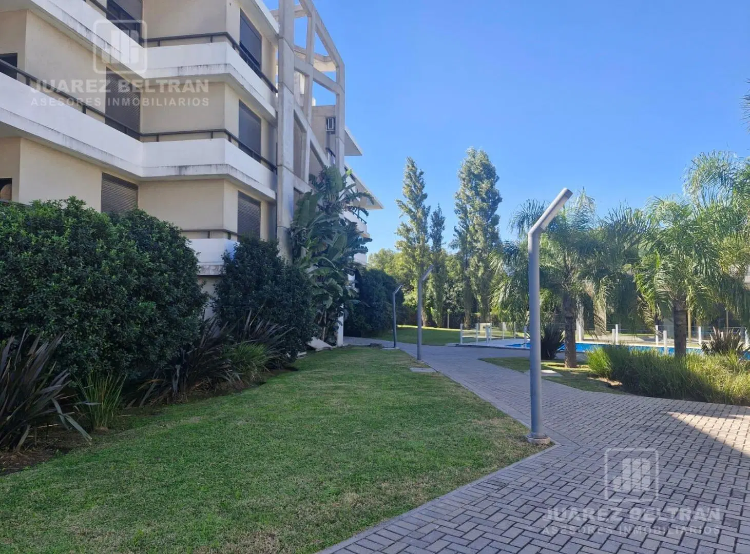 Departamento en ALQUILER ,un dorm, balcón con asador ,cochera, amenities 5