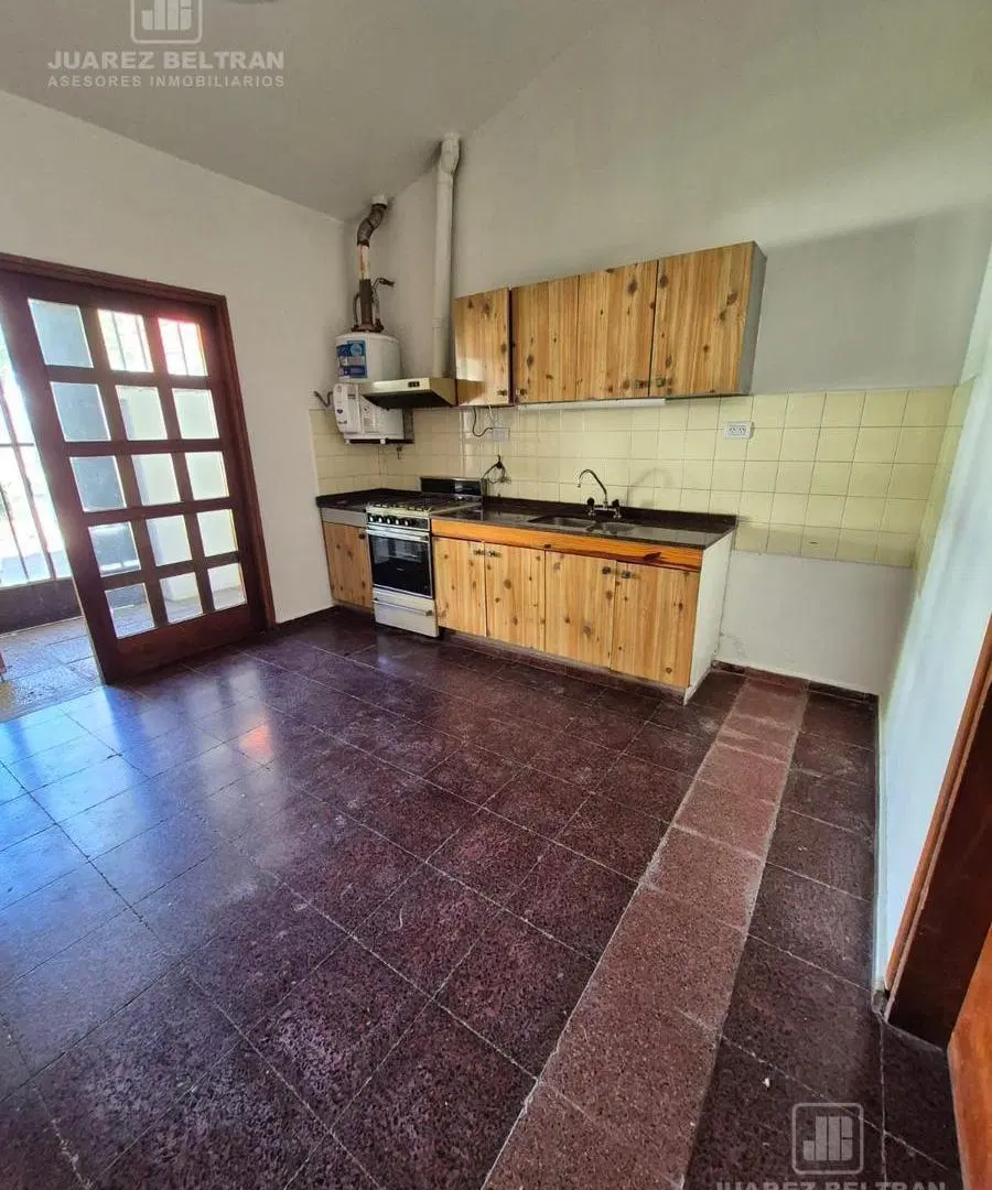 Casa en VENTA ,3 dormit,2 baños,jardin cochera cubierta ,APTA CREDITO!!! 3