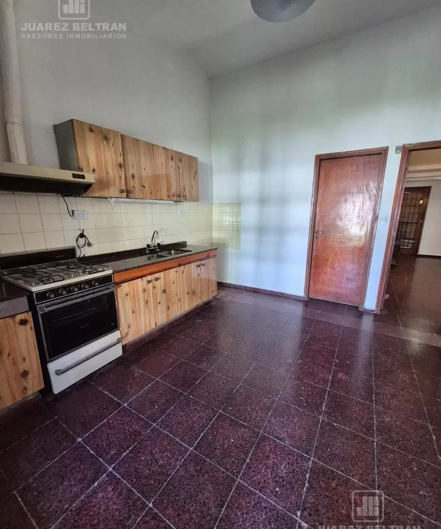 Casa en VENTA ,3 dormit,2 baños,jardin cochera cubierta ,APTA CREDITO!!! 2