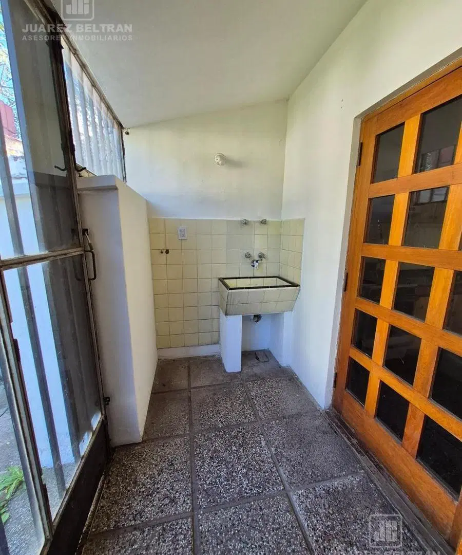 Casa en VENTA ,3 dormit,2 baños,jardin cochera cubierta ,APTA CREDITO!!! 4