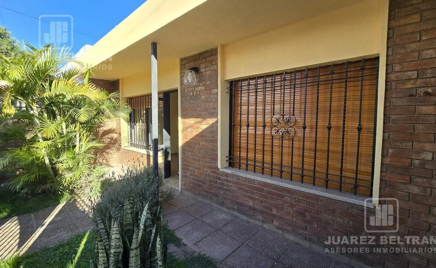 Casa en VENTA - 300 m2 - 3 dormitorios 4