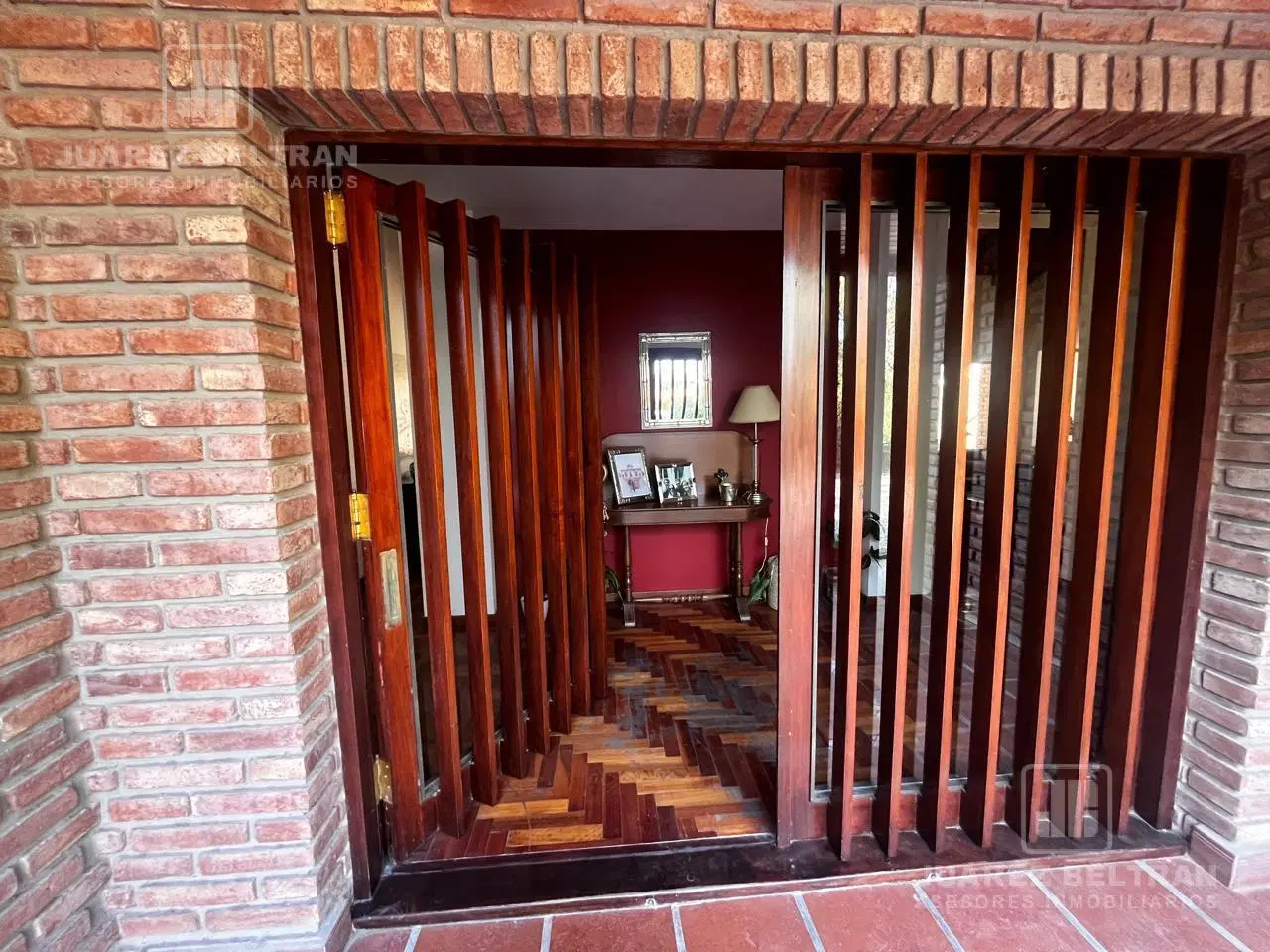 Venta - Casa de 3 dormitorios con cochera y pileta - Guayaquil 1010 - Villa Allende 3