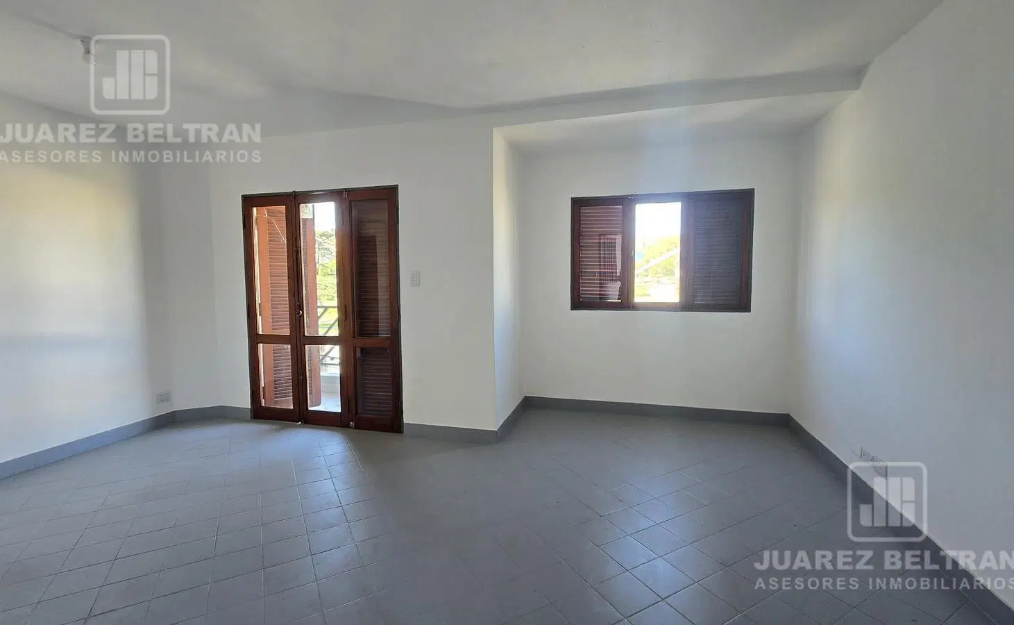 Depto en ALQUILER - 1 dormitorio con balcón - frente 2