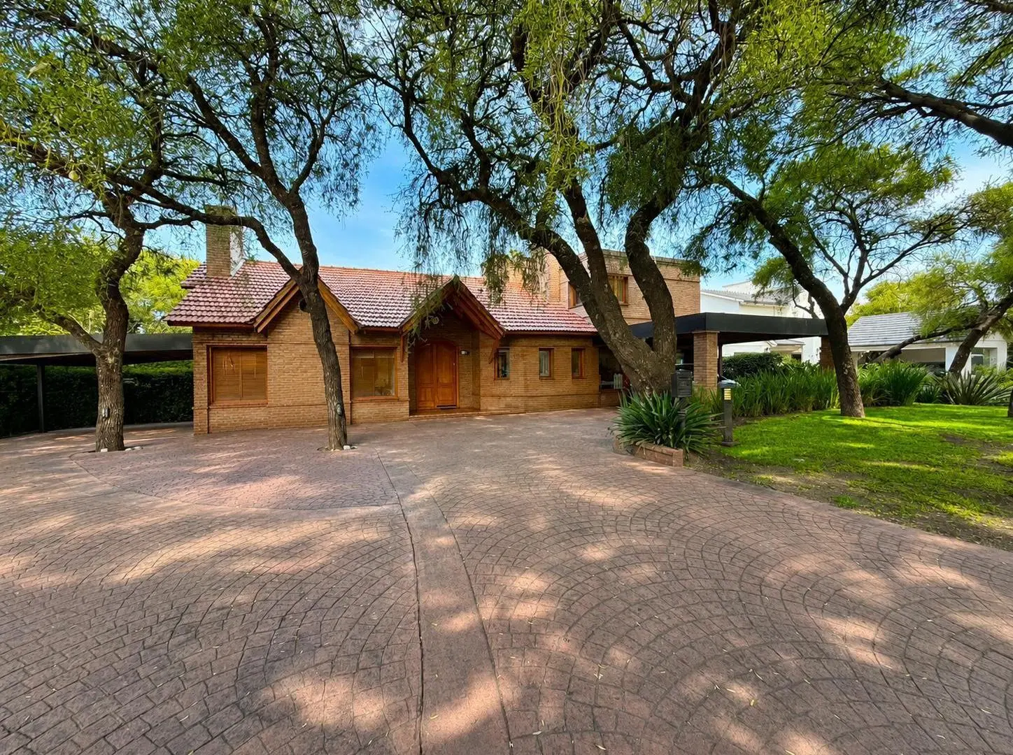 Casa en Venta-4 Dormitorios-LOMAS DE LA CAROLINA 5
