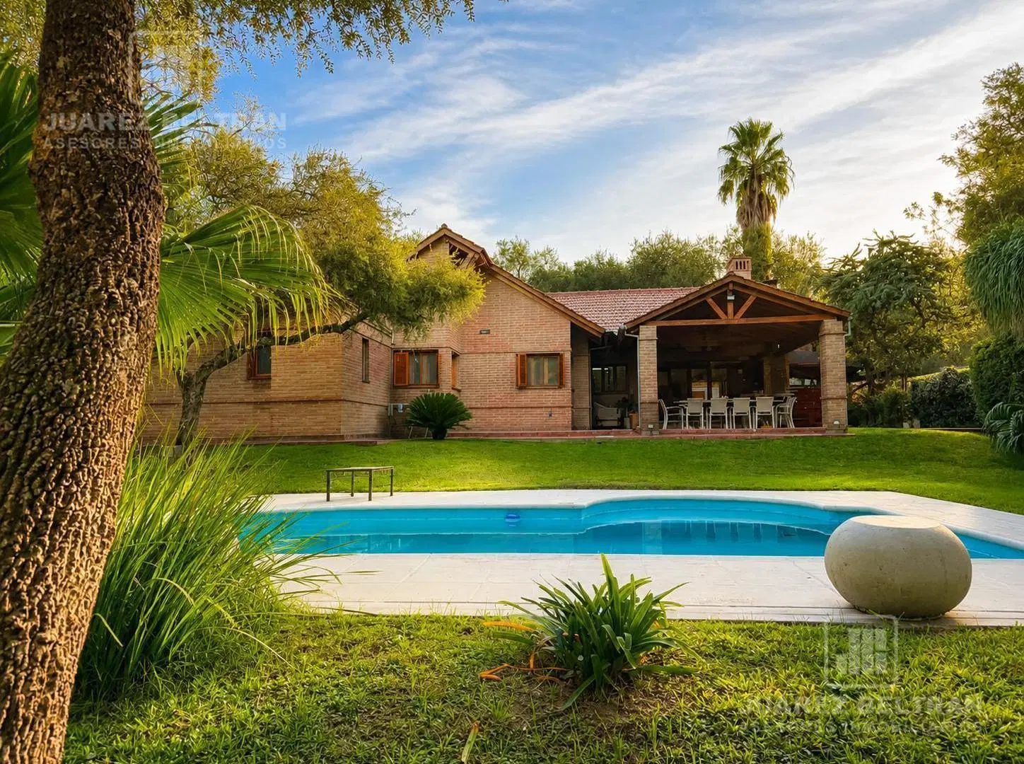 Casa en Venta-4 Dormitorios-LOMAS DE LA CAROLINA 3