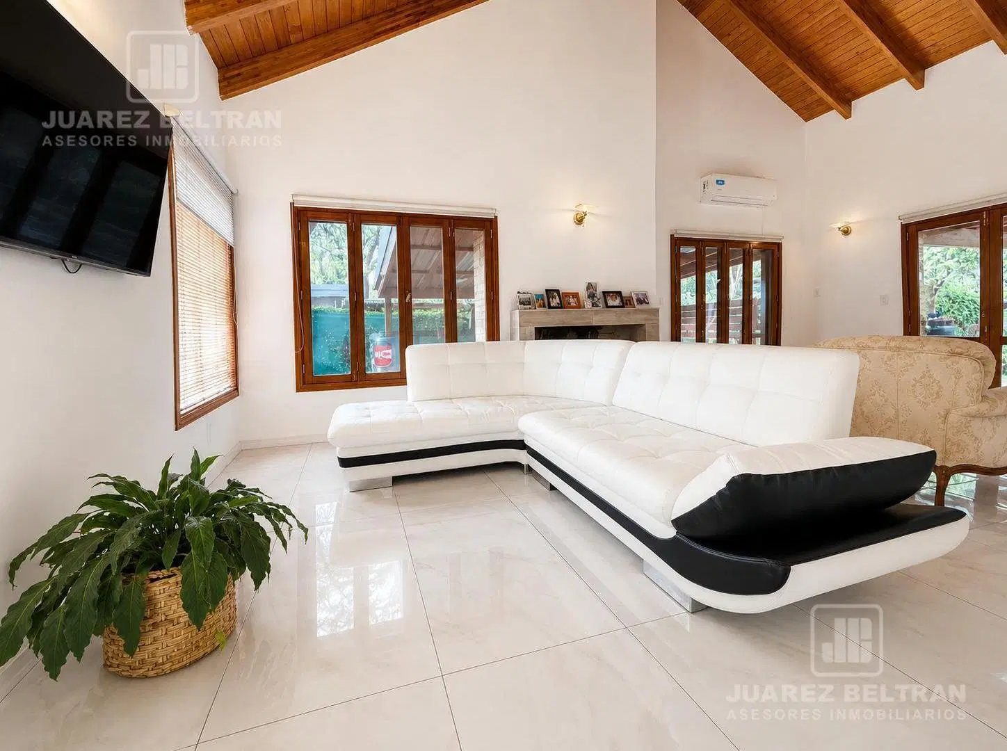 Casa en Venta-4 Dormitorios-LOMAS DE LA CAROLINA 2