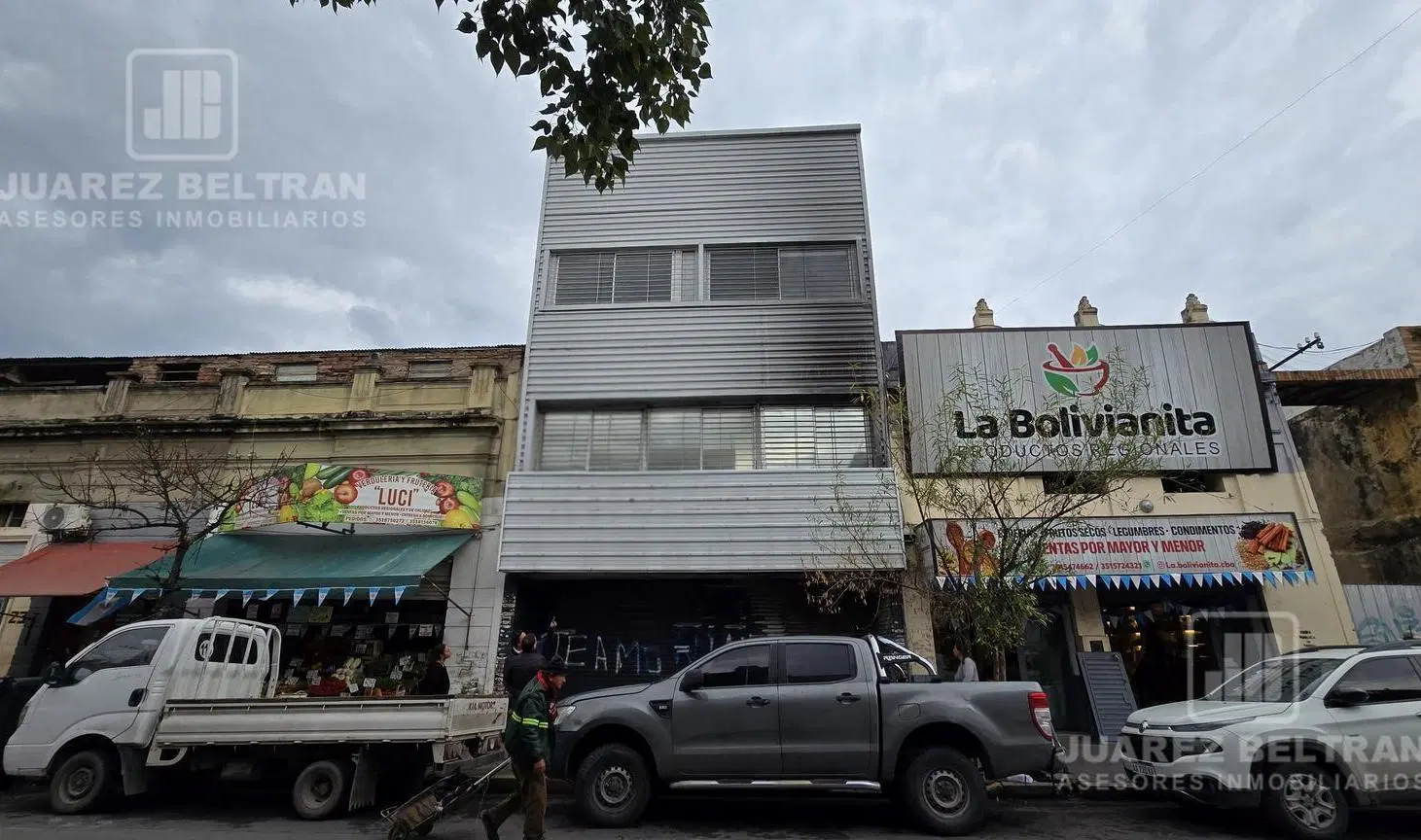 Edificio de 4 pisos - apto local con oficinas privadas 5