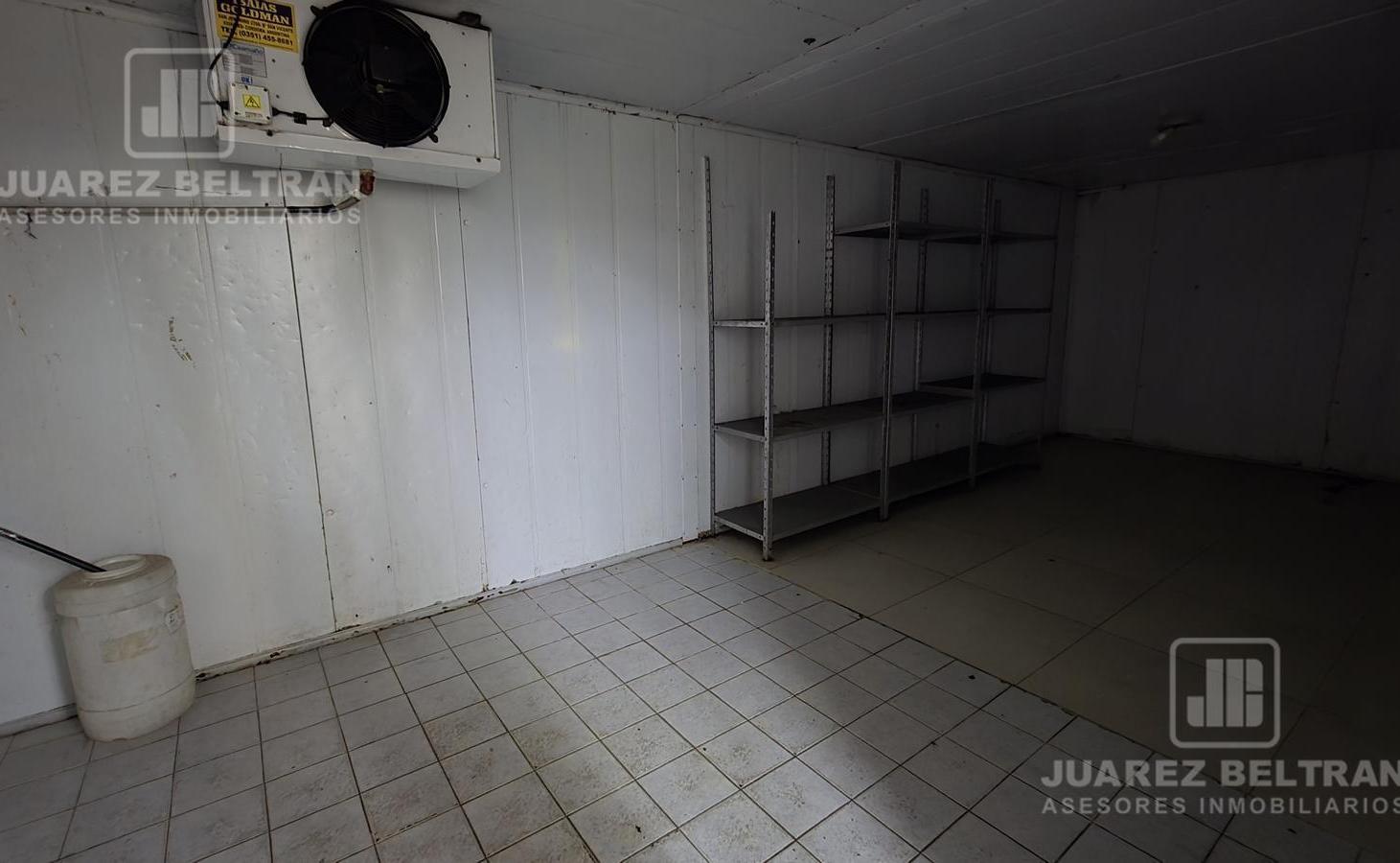 Foto de Edificio de 3 pisos - apto local con oficinas privadas, imagen 4