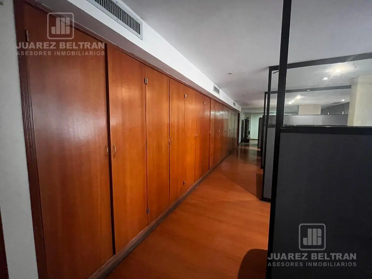 Juarez Beltran alquila excelente oficina frente a Patio Olmos 4