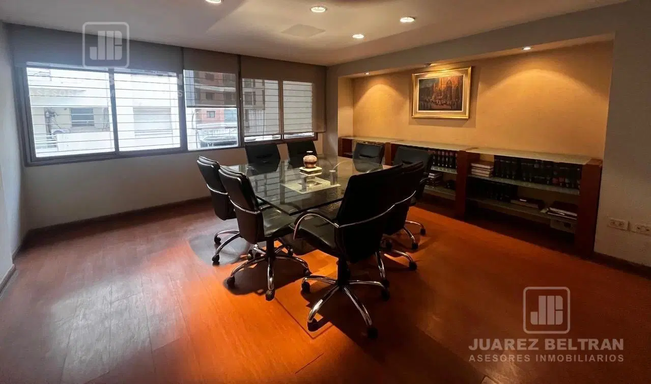 Juarez Beltran alquila excelente oficina frente a Patio Olmos 1