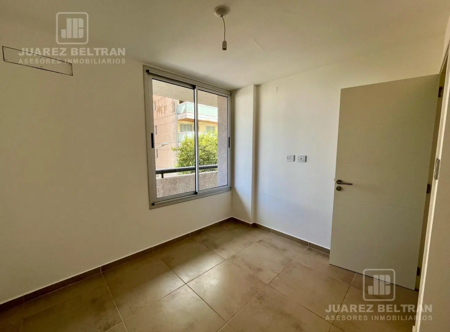 Departamento en Alquiler frente a parque Las Tejas, 1 dormitorio, Nueva Córdoba 3