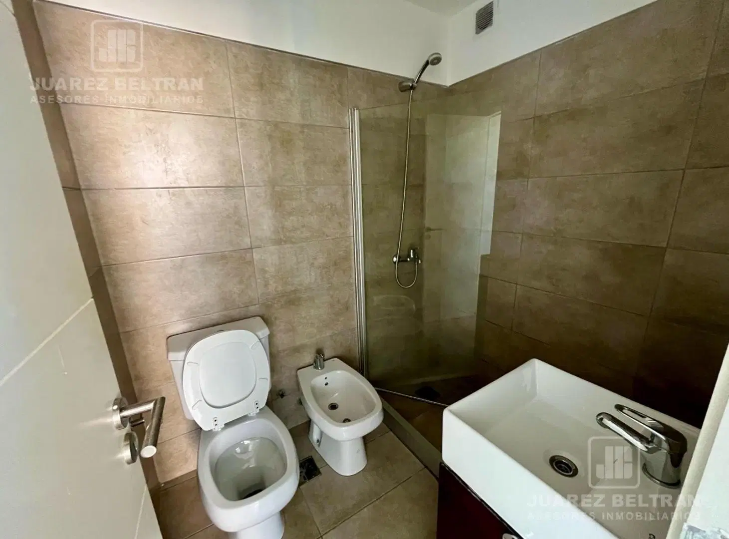 Departamento en Alquiler frente a parque Las Tejas, 1 dormitorio, Nueva Córdoba 5