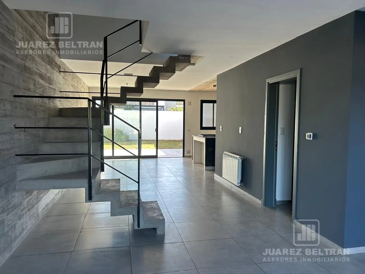 Casa en La Calandria venta ,3 dorm ,3 baños ,Frente a casa ...Diseño único 1