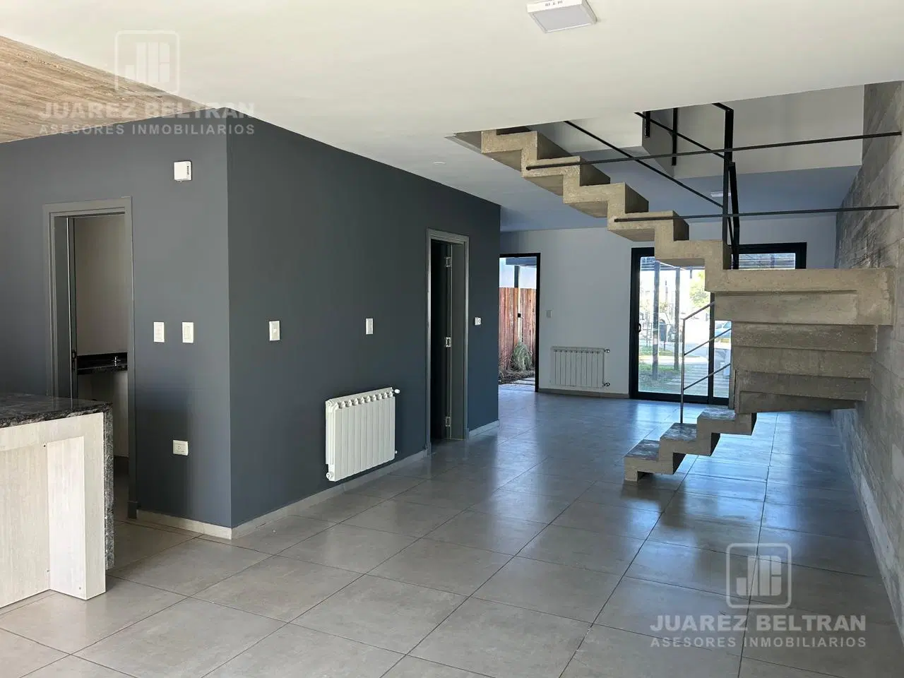 Casa en La Calandria venta ,3 dorm ,3 baños ,Frente a casa ...Diseño único 2