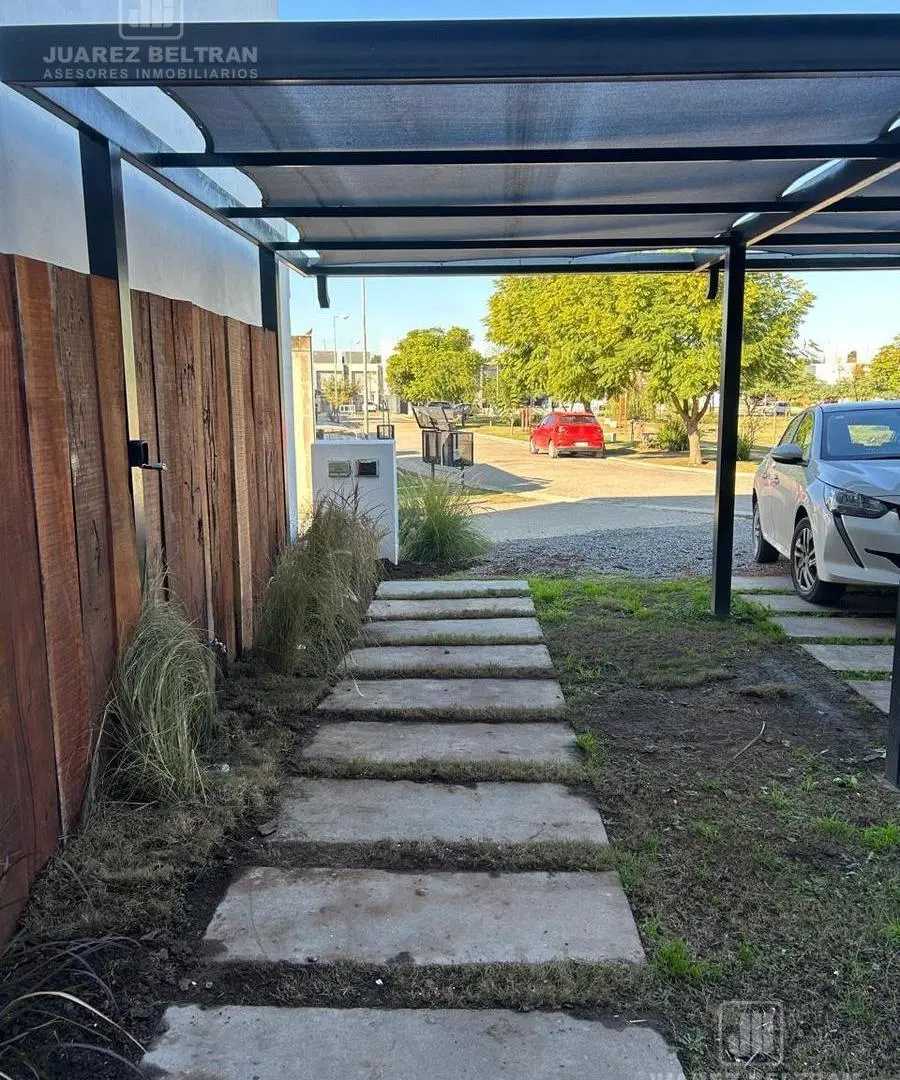 Casa en La Calandria venta ,3 dorm ,3 baños ,Frente a casa ...Diseño único 5