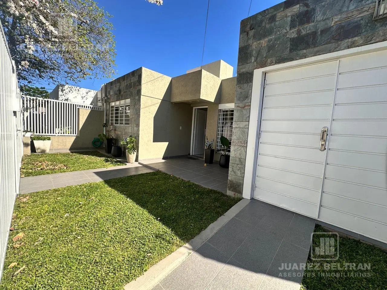 Casa 3 dormitorios en VENTA | B° Granja de Funes 2