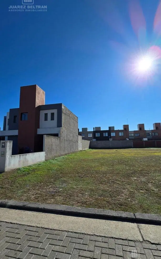 Terreno en La Calandria ,frente Sur fondo Norte 2