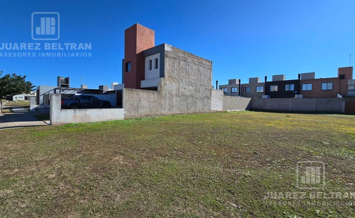 Terreno en La Calandria ,frente Sur fondo Norte 1