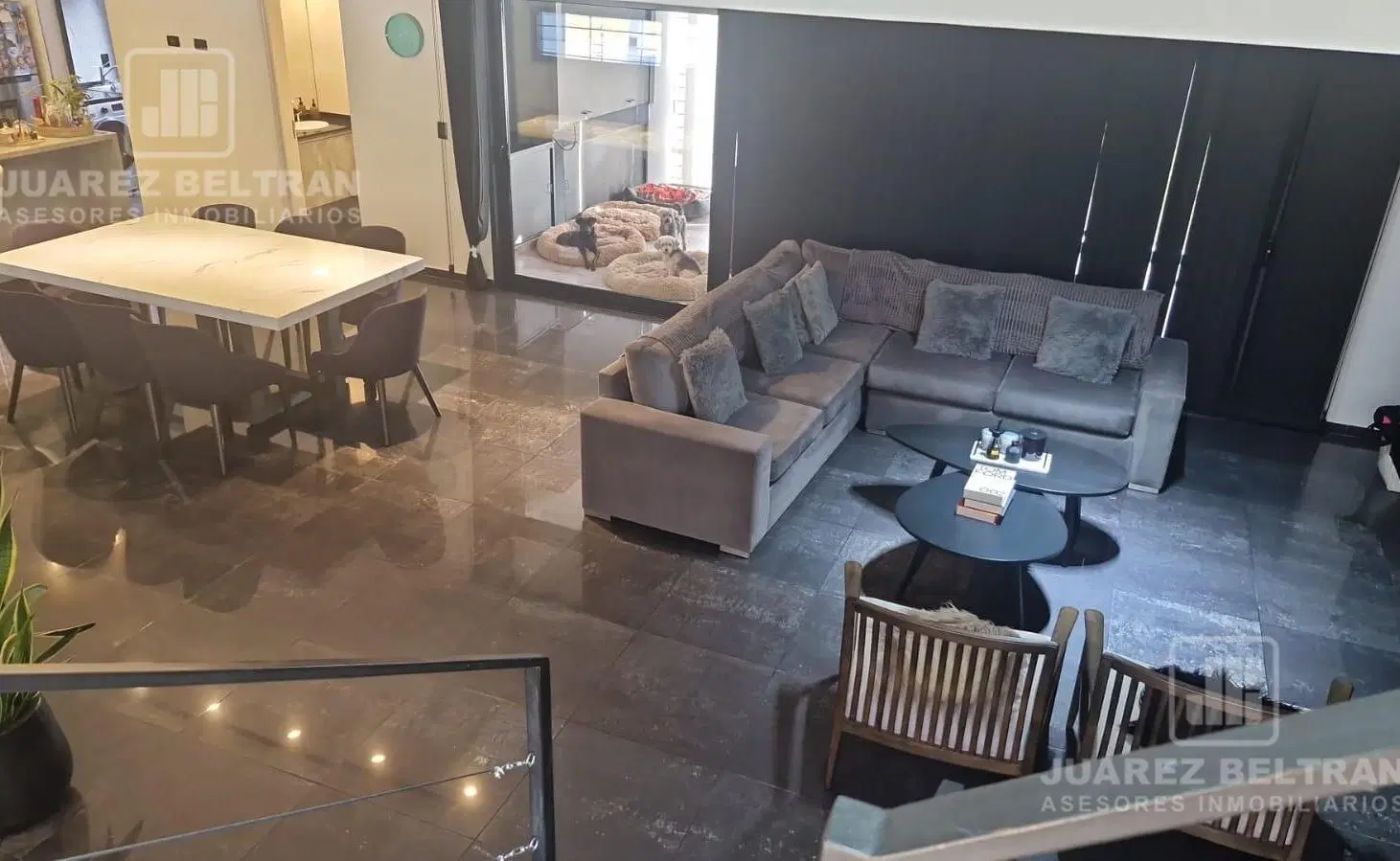 Casa en Venta ,3 dorm,3 baños, jardín con pileta climatizada. IMPECABLE!!!! 2