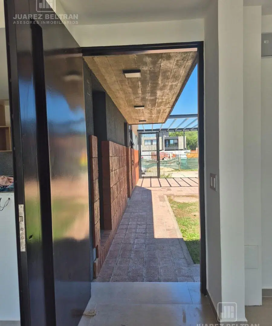 CASA A ESTRENAR - 3 DORMITORIOS - 2 PLANTAS - GALERIA CON ASADOR Y PILETA 2
