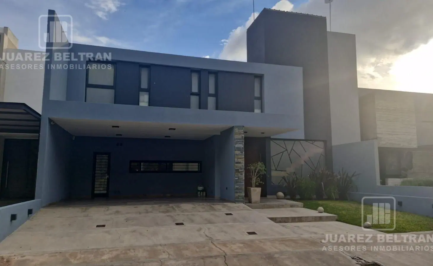 Casa en Venta ,3 dorm,3 baños, jardín con pileta climatizada. IMPECABLE!!!! 4