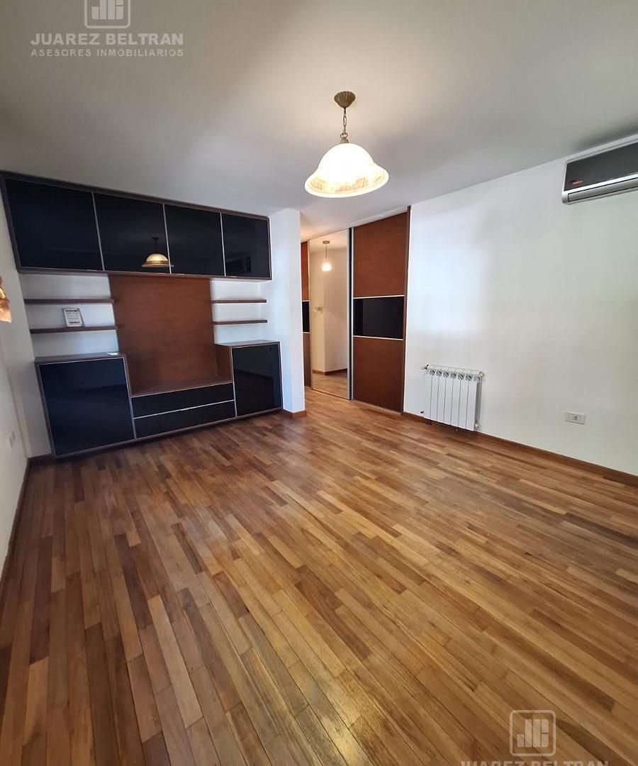 Foto de Casa en Alquiler 3 dorm,3 baños,cochera doble,jardin -Altos de Manantiales-, imagen 1
