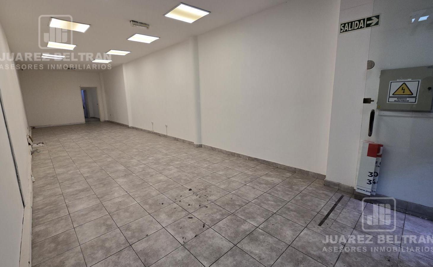 Foto de Amplio local comercial - Vidriera al Frente - 150 m2, imagen 5