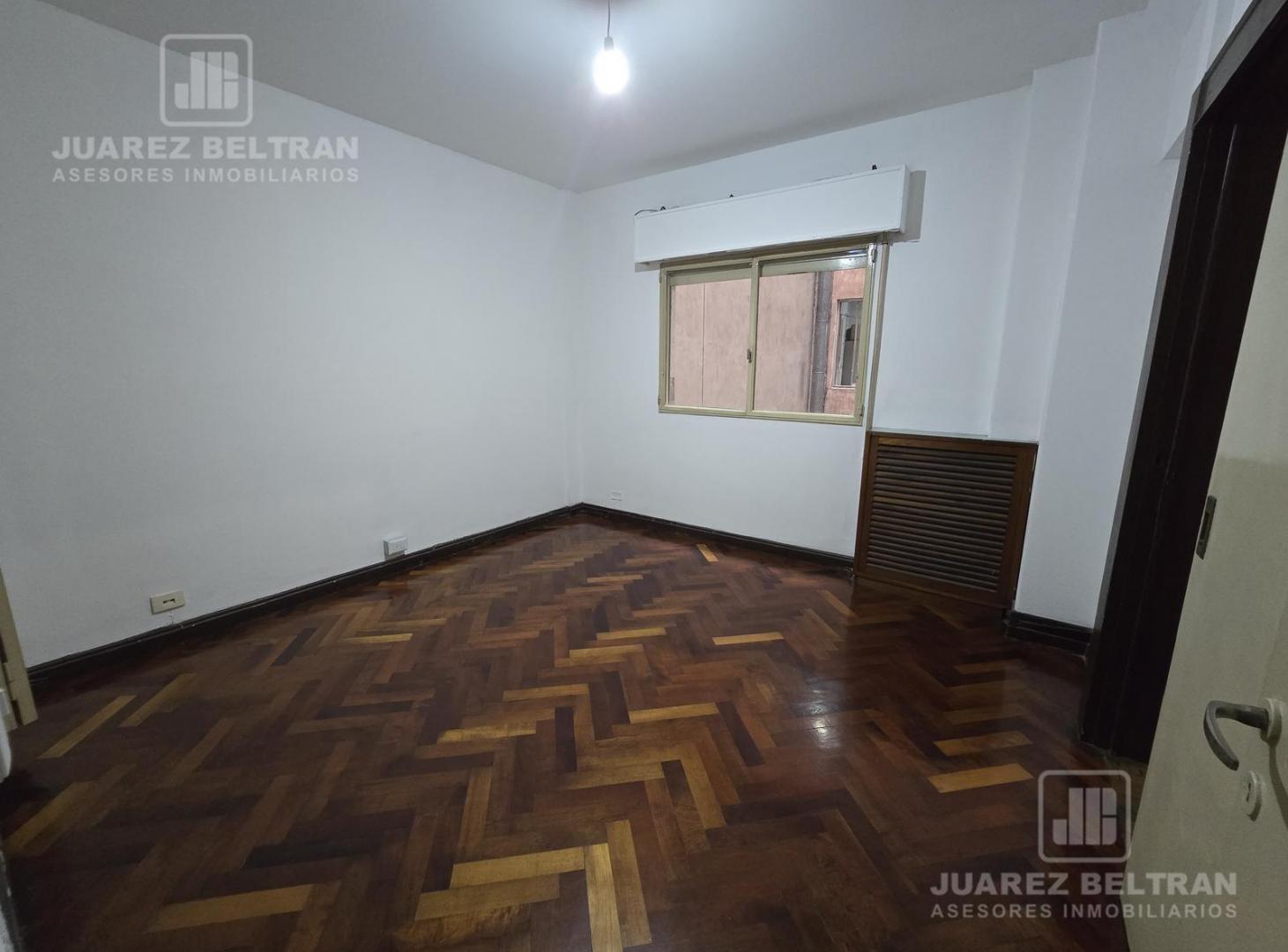 Foto de A reciclar. A mts. del Patio Olmos. 94m2 Cub., imagen 4