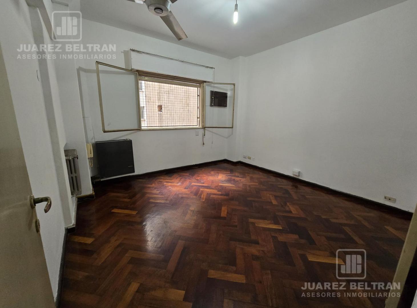 Foto de A reciclar. A mts. del Patio Olmos. 94m2 Cub., imagen 2