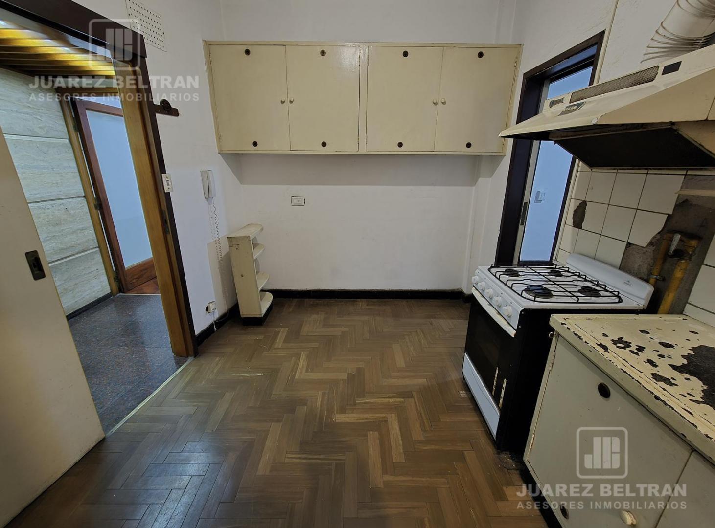Foto de A reciclar. A mts. del Patio Olmos. 94m2 Cub., imagen 5