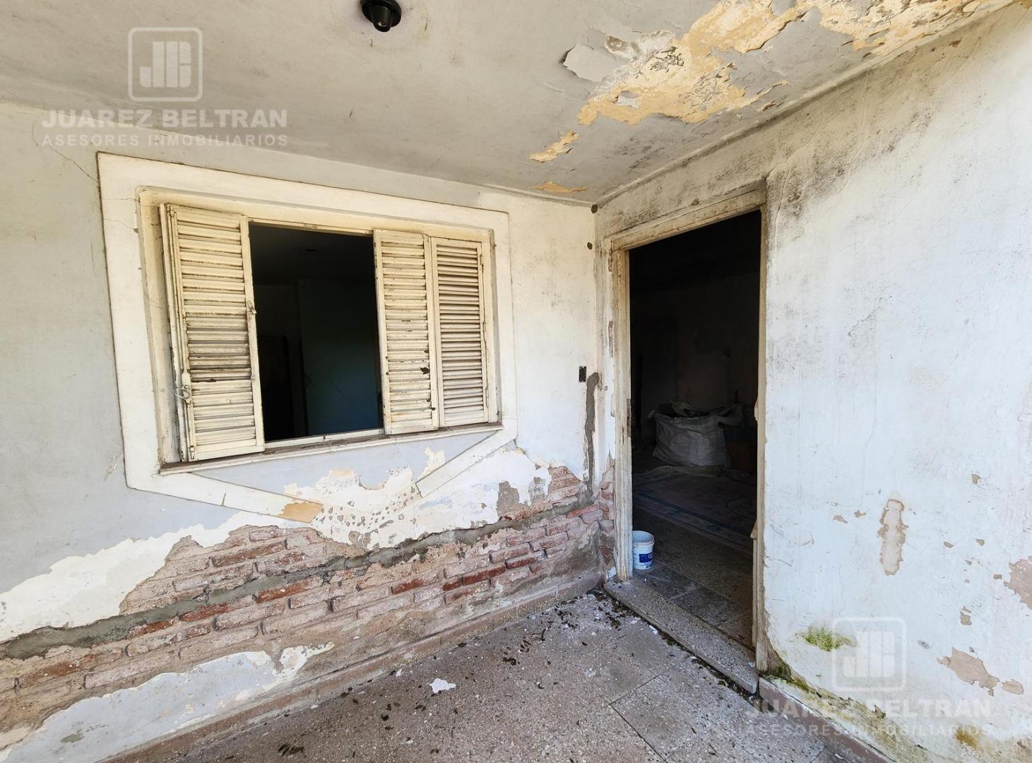Foto de Venta - Casa de 4 dormitorios a reciclar en Villa Allende, imagen 3