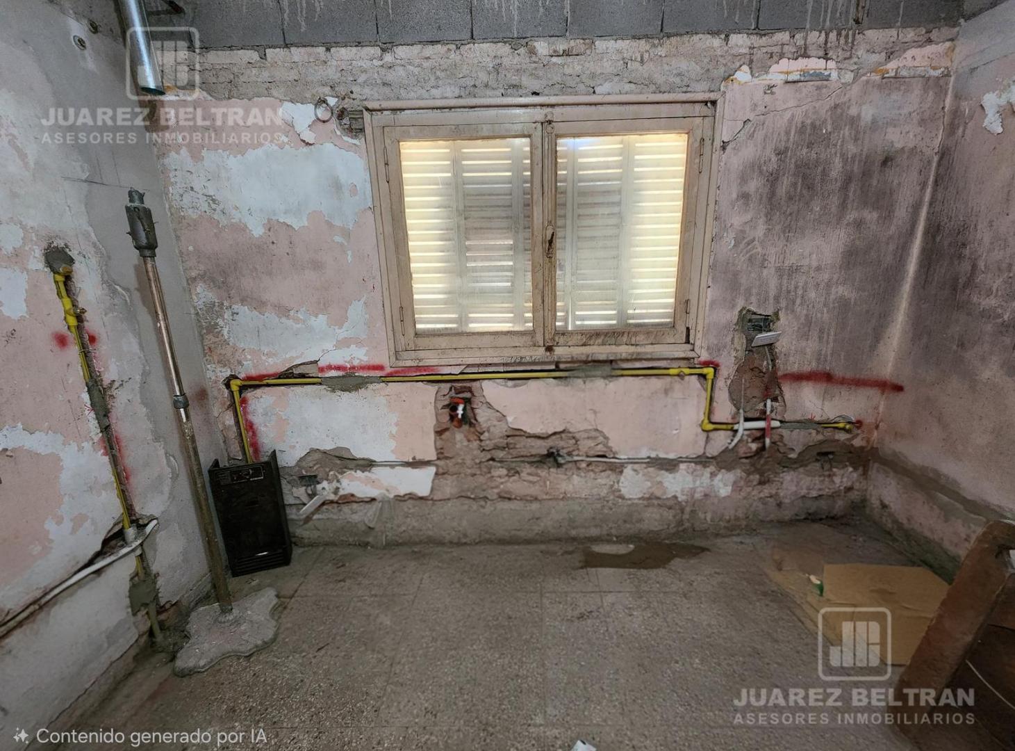 Foto de Venta - Casa de 4 dormitorios a reciclar en Villa Allende, imagen 2