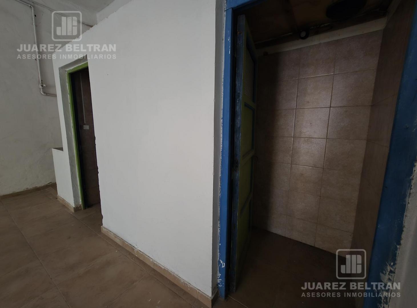 Foto de Local de 120m2 con vidriera - A media cuadra del Consejo Deliberante, imagen 5