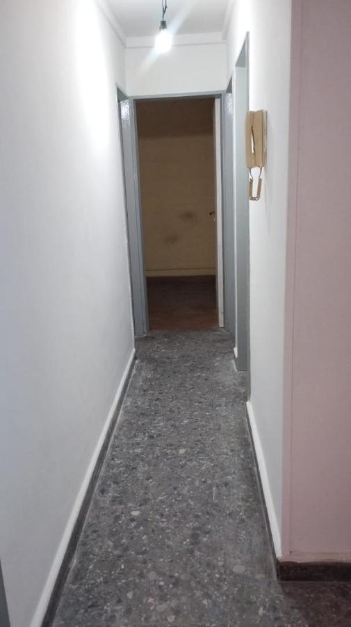 Departamento 4 Ambiente Al Frente con Balcon 5