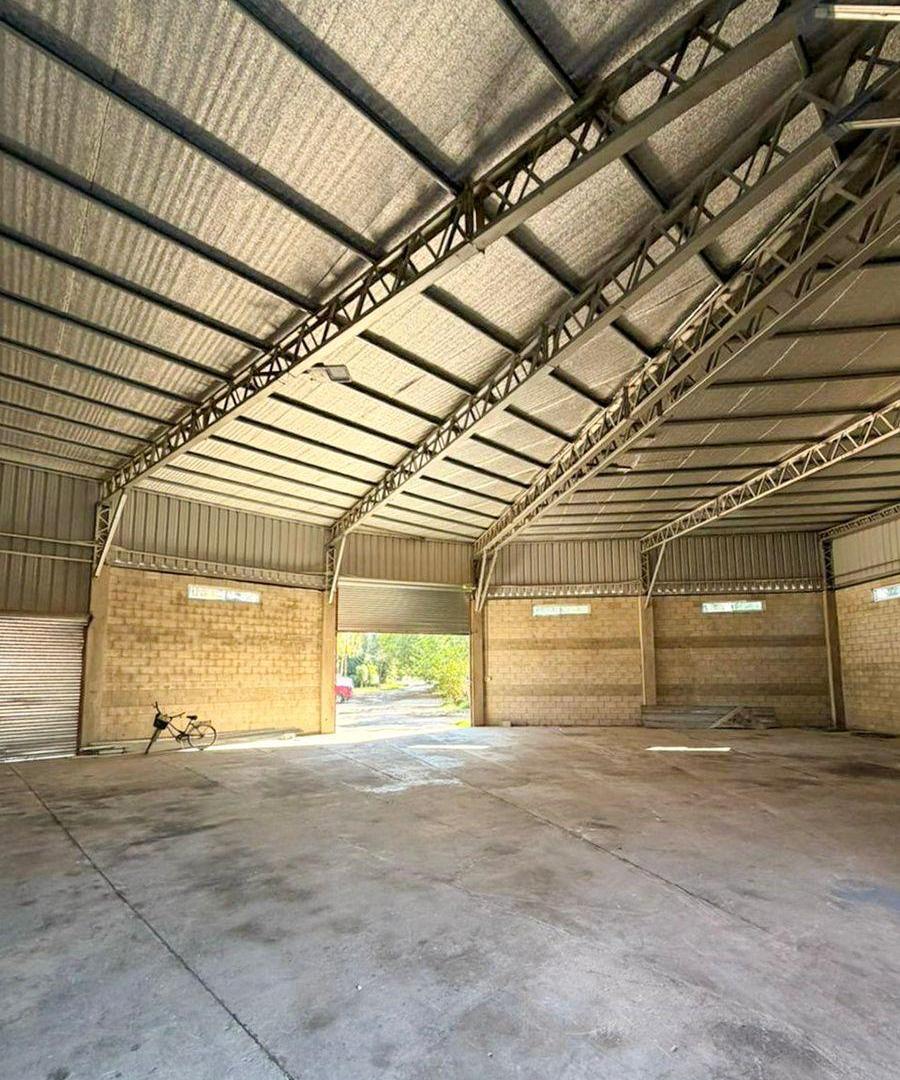 Galpón Comercial en esquina Asturias y los Aromos