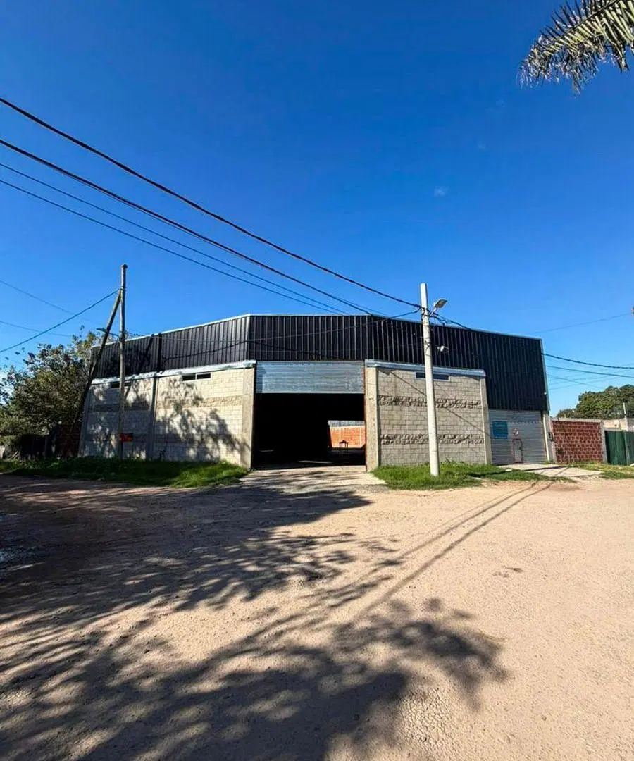 Galpón Comercial en esquina Asturias y los Aromos 1
