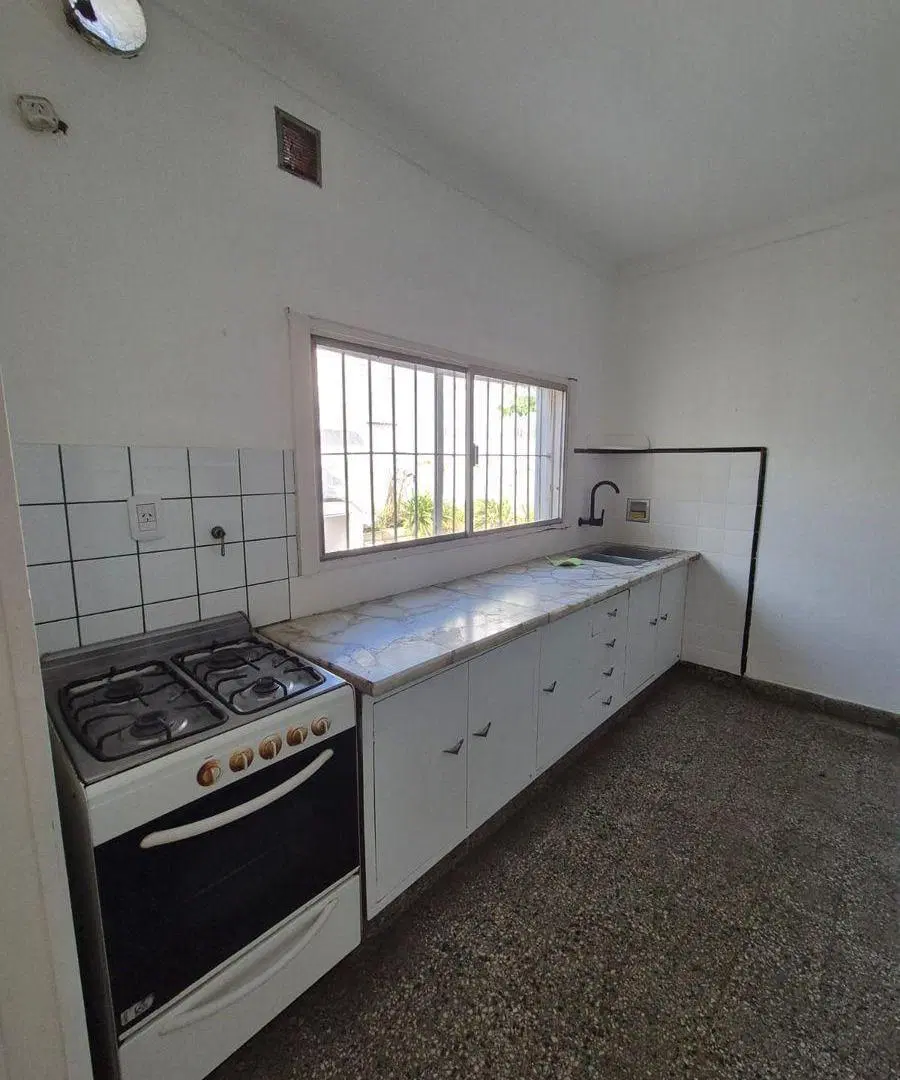 Casa en Almirante Brown 225 8