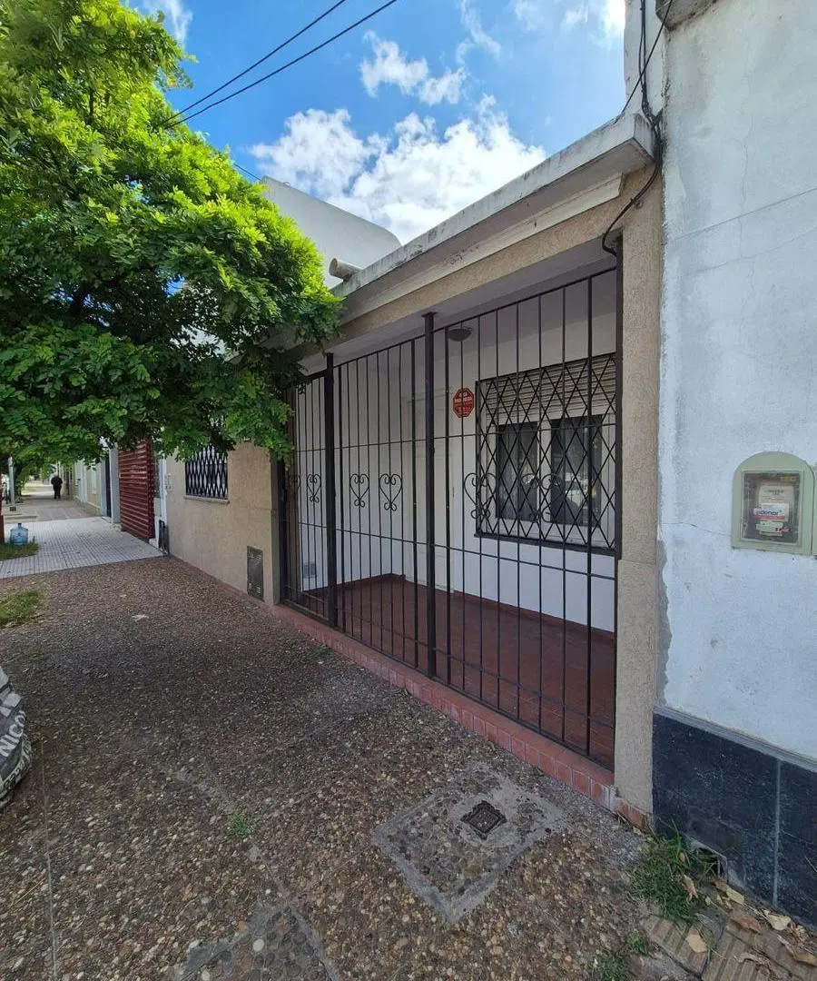 Casa en Almirante Brown 225 3