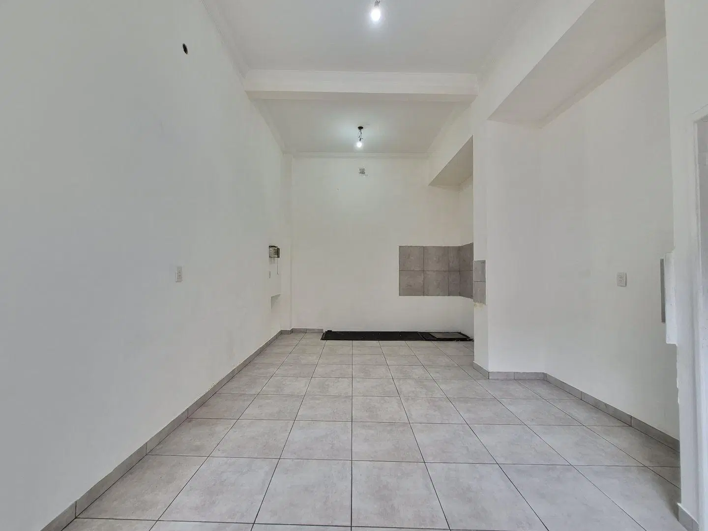Venta/ local comercial / Montevideo al 200 / San Nicolas 4